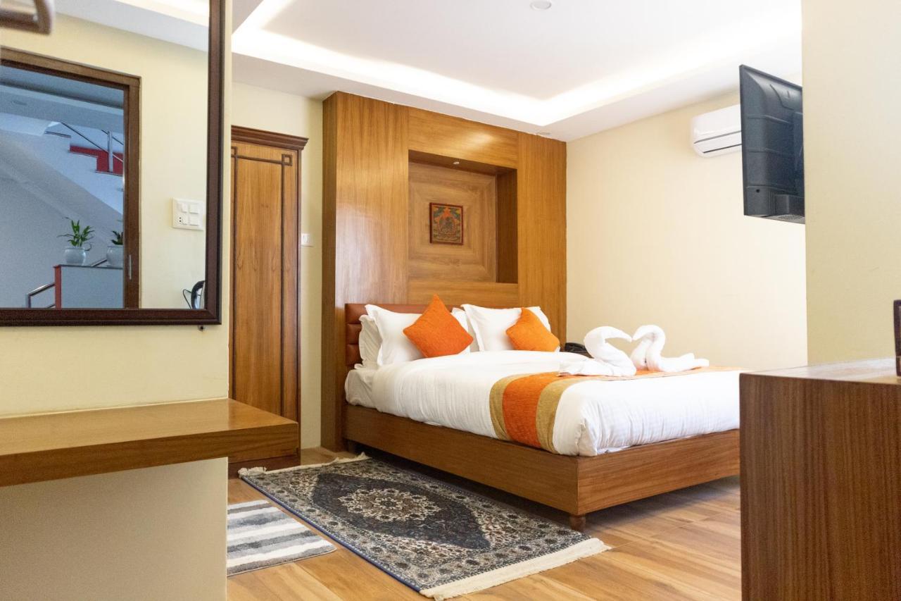 Hotel Yakroo Manang Kathmandu Exterior photo