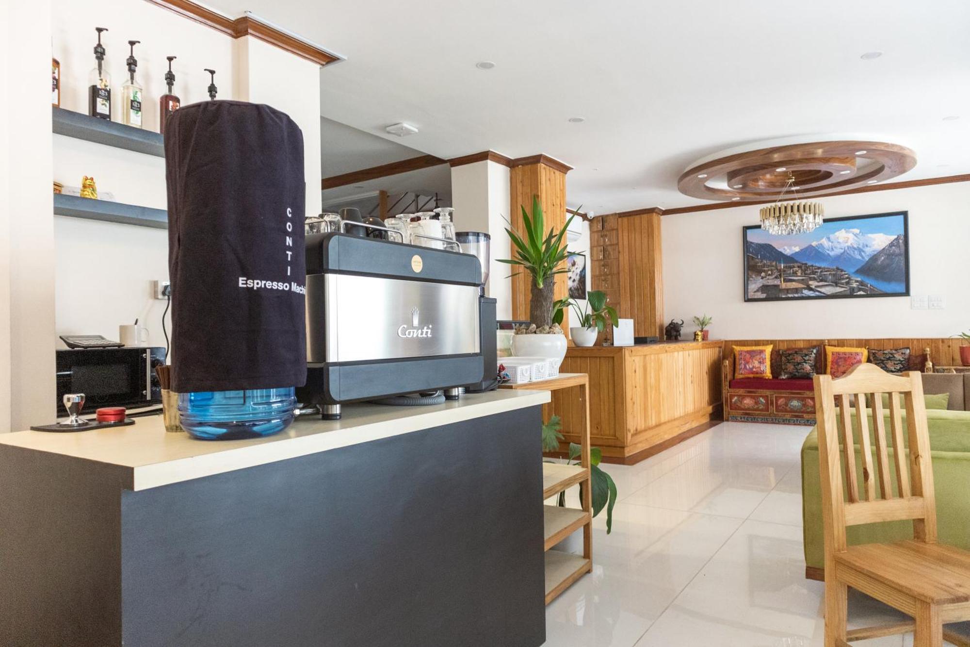Hotel Yakroo Manang Kathmandu Exterior photo