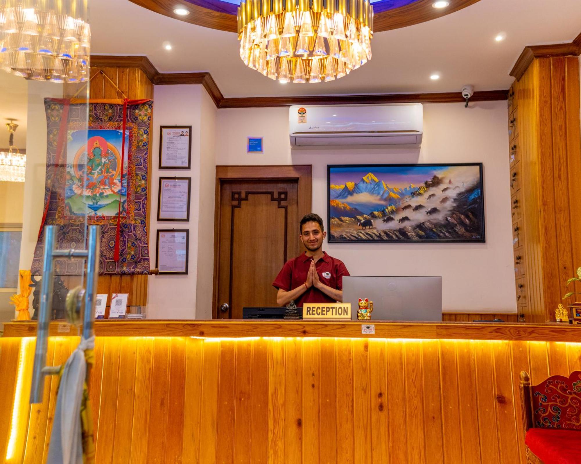 Hotel Yakroo Manang Kathmandu Exterior photo